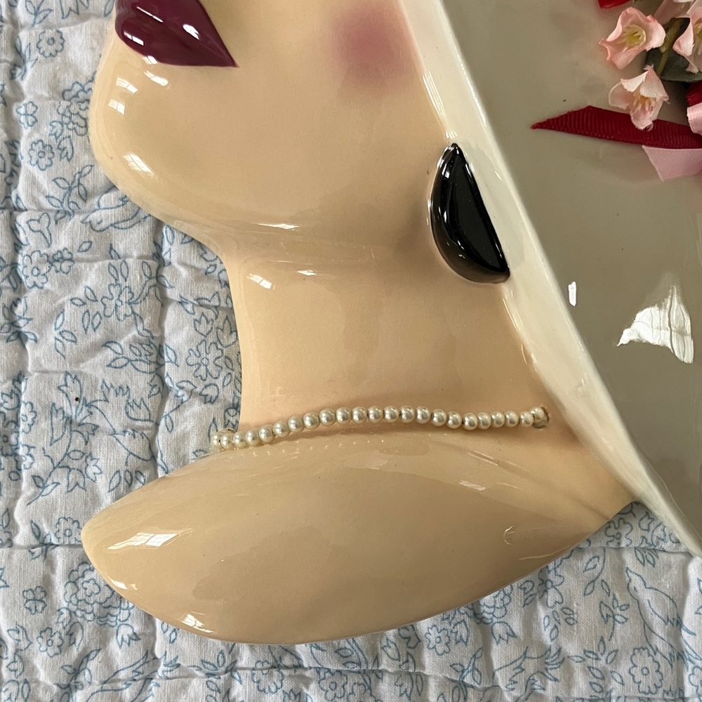 Vintage 11” lady head with hat flowers and necklace ceramic 3D wall art EUC - Picture 4 of 10